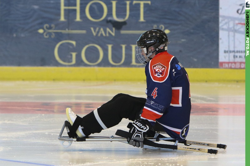 De eerste competitie wedstrijd voor para ijshockey. Foto ijshockeyfoto.nl