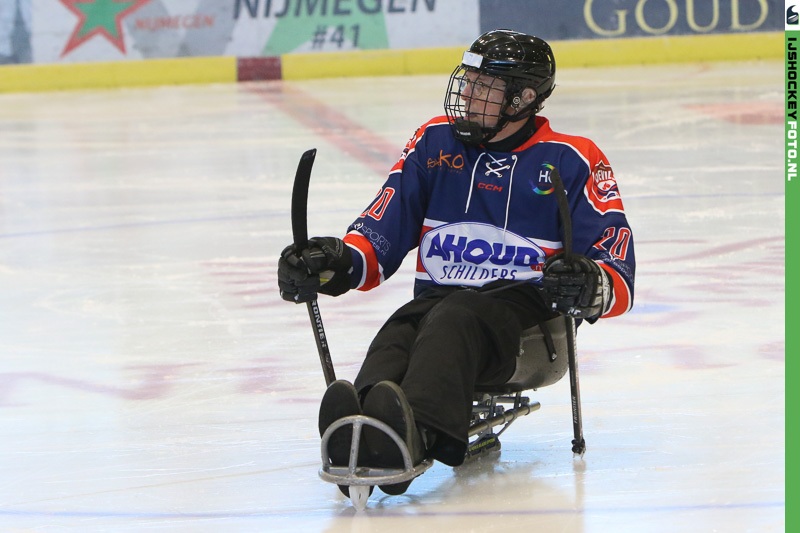 De eerste competitie wedstrijd voor para ijshockey. Foto ijshockeyfoto.nl