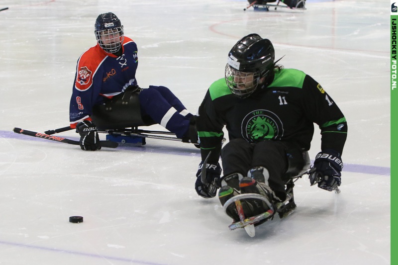 De eerste competitie wedstrijd voor para ijshockey. Foto ijshockeyfoto.nl